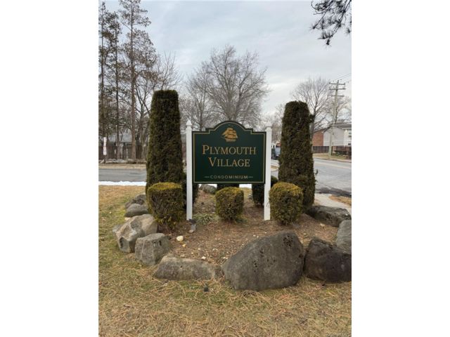  2 BR,  1.00 BTH &nbsp;Garden style home in Central Islip