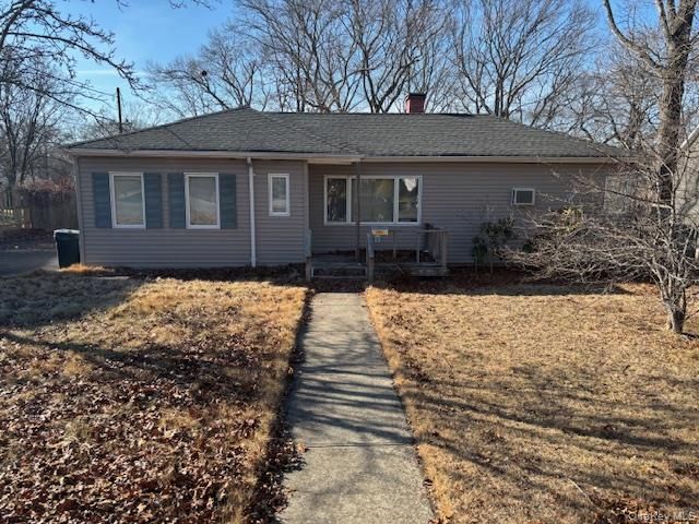  3 BR,  2.00 BTH &nbsp;Ranch style home in Centereach