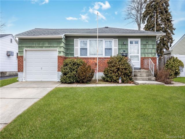 [Massapequa Real Estate, listing number 7244094]