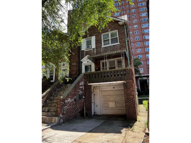 [Kingsbridge Real Estate, listing number 7244095]