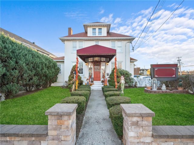 Studio,  0.00 BTH &nbsp;Commercial style home in Bay Shore