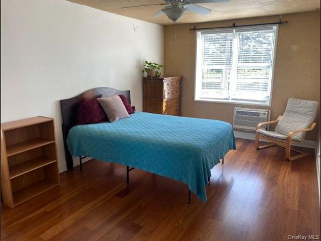  2 BR,  1.00 BTH &nbsp;Garden style home in Jerome Avenue