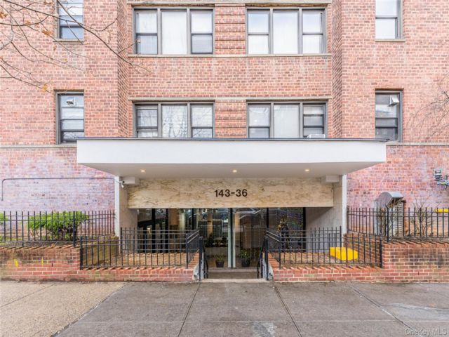  1 BR,  1.00 BTH &nbsp;Other style home in Flushing