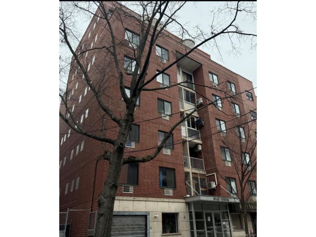  2 BR,  2.00 BTH &nbsp;Other style home in Flushing