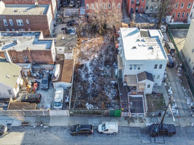 Lot <b>Size:</b>  &nbsp;House style home in East Flatbush