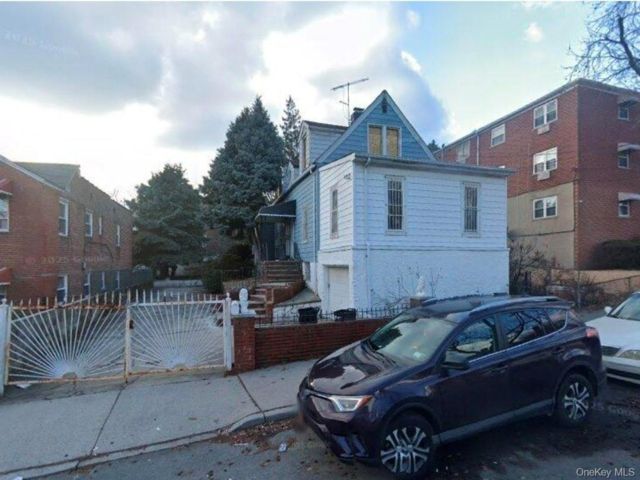 [Wakefield Real Estate, listing number 7244363]
