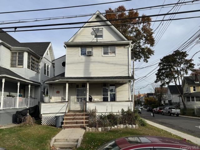  6 BR,  2.00 BTH &nbsp;Colonial style home in Elm Park