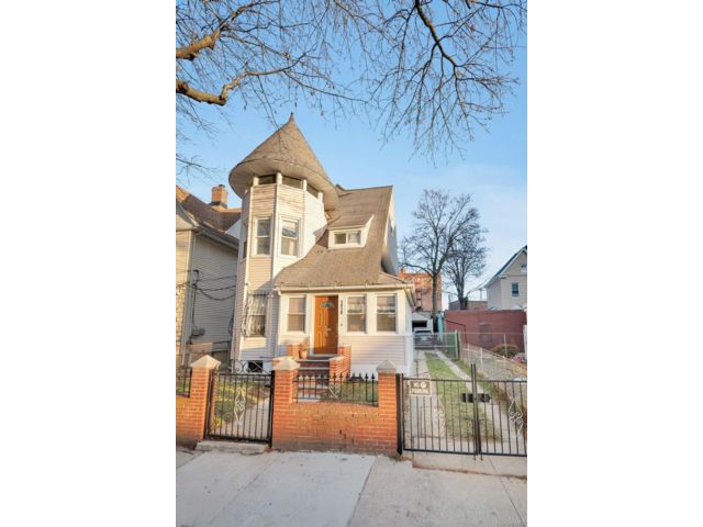 [Woodlawn Real Estate, listing number 7244400]