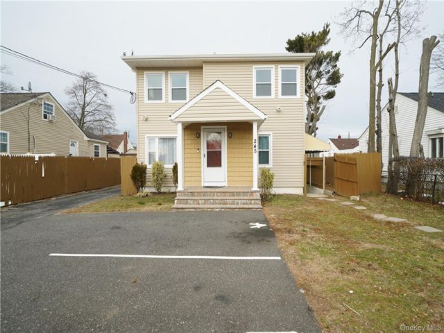  5 BR,  2.00 BTH &nbsp;Hi ranch style home in Central Islip