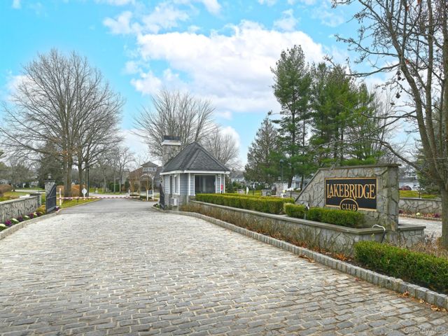  2 BR,  2.00 BTH &nbsp;Condo style home in Kings Park