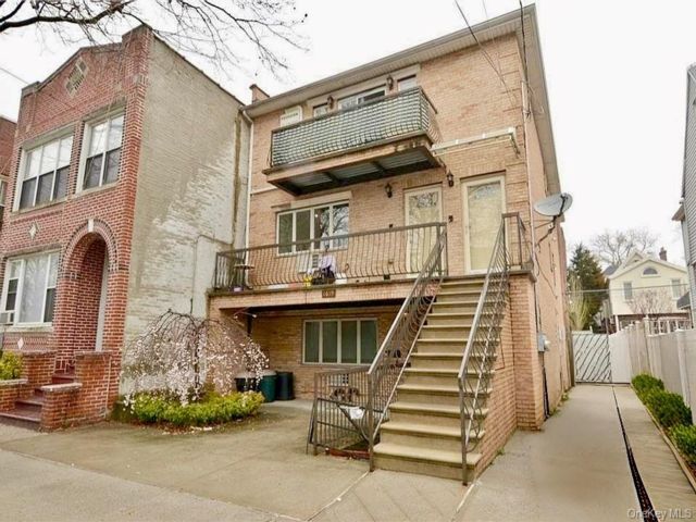  3 BR,  3.00 BTH &nbsp;Condo style home in Bensonhurst