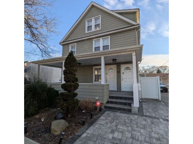  4 BR,  2.00 BTH &nbsp;Exp cape style home in Roosevelt