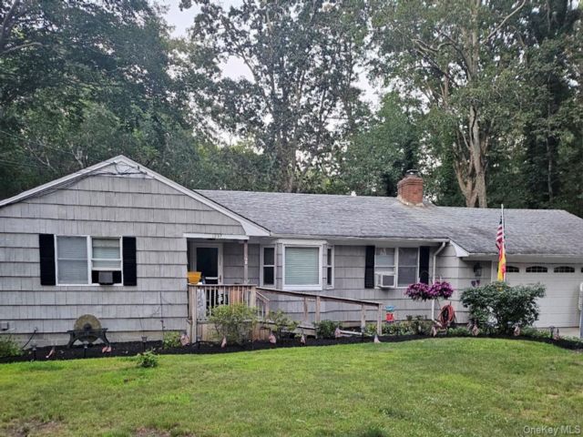  3 BR,  3.00 BTH &nbsp;Ranch style home in East Marion