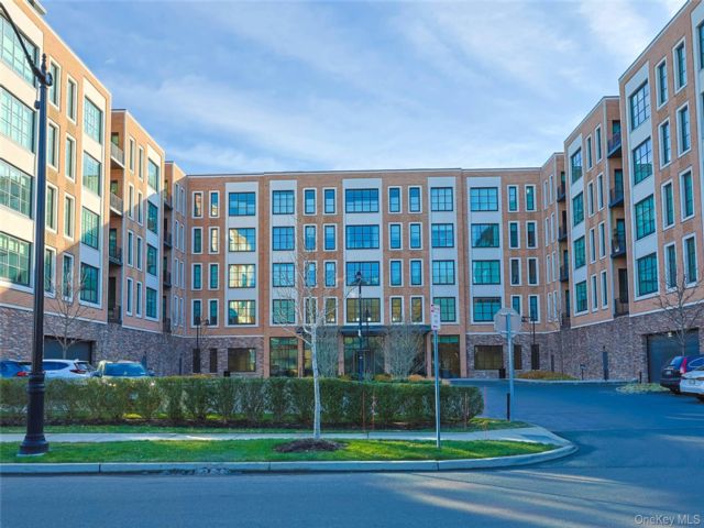  3 BR,  3.00 BTH &nbsp;Other style home in Glen Cove