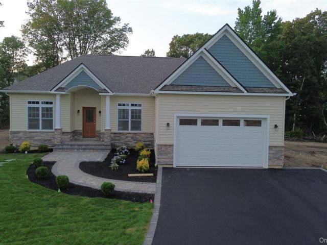  3 BR,  2.00 BTH &nbsp;Ranch style home in Port Jefferson