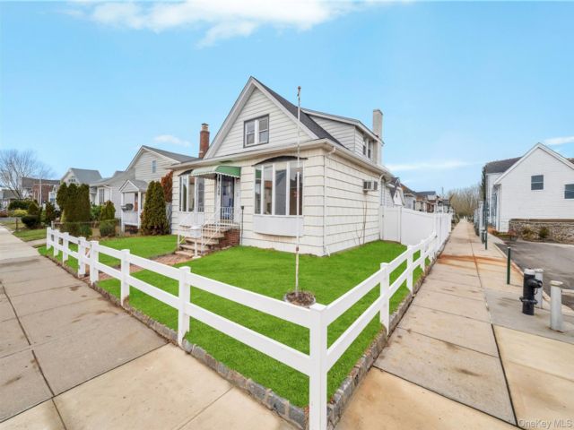 [Howard Beach Real Estate, listing number 7244846]