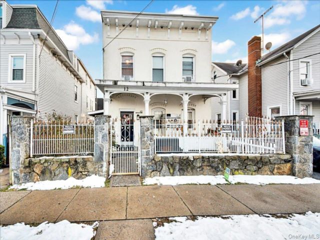  2 BR,  3.00 BTH &nbsp;House style home in Ossining