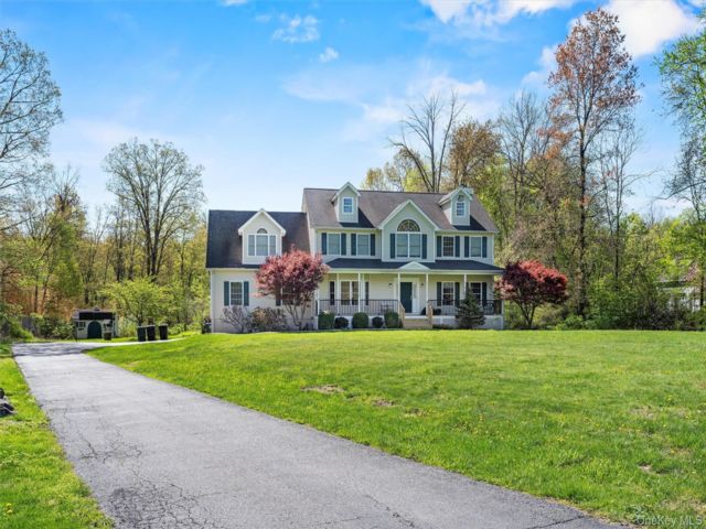  5 BR,  4.00 BTH &nbsp;Colonial style home in Chester