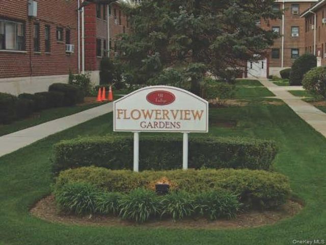  1 BR,  1.00 BTH &nbsp;Garden style home in Floral Park