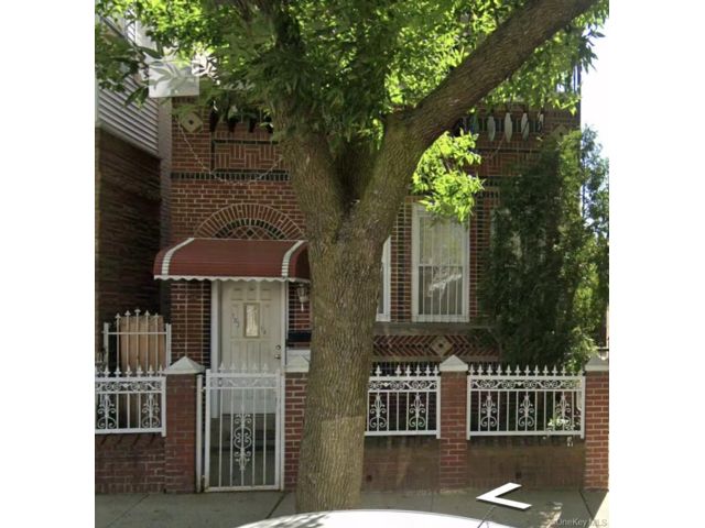  3 BR,  1.00 BTH &nbsp;Colonial style home in Ozone Park