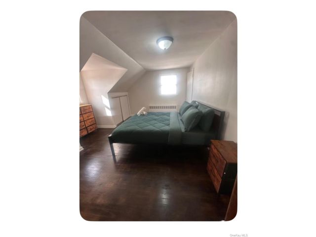  2 BR,  1.00 BTH &nbsp;Contemporary style home in Floral Park