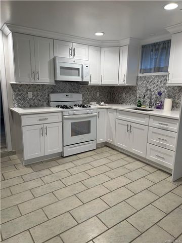 [West Harrison Real Estate, listing number 7245077]