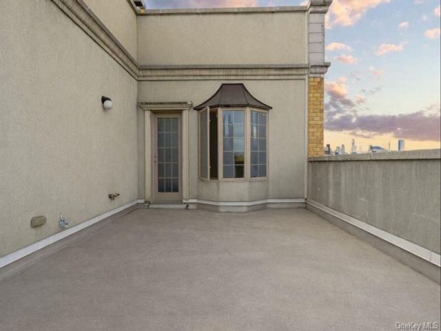  7 BR,  8.00 BTH &nbsp;Other style home in Clinton Hill