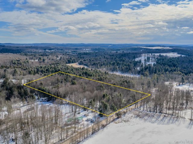 Lot <b>Size:</b> 539 x 823 &nbsp;House style home in Bethel