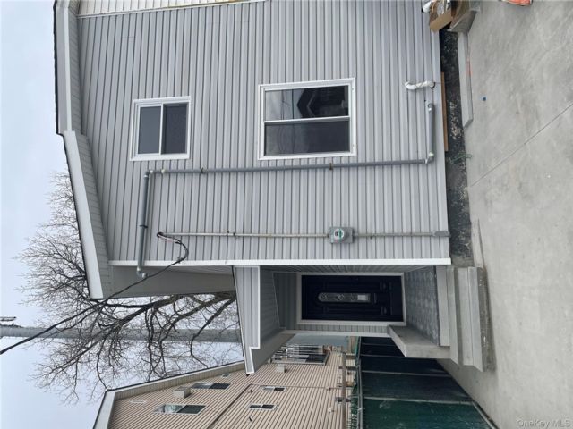  4 BR,  5.00 BTH &nbsp;A-frame style home in Jamaica