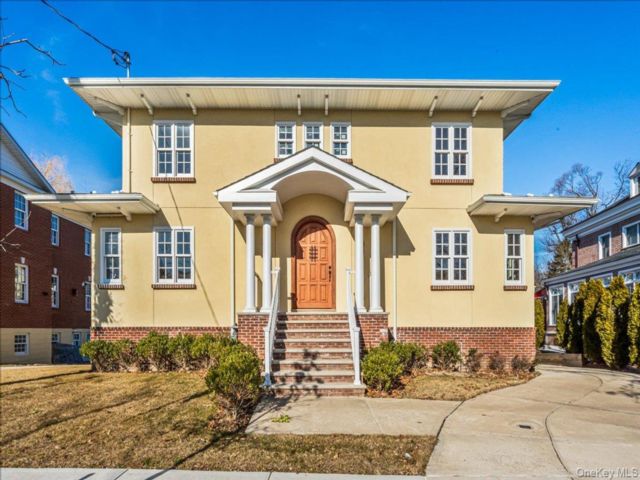  5 BR,  3.00 BTH &nbsp;Contemporary style home in Douglaston