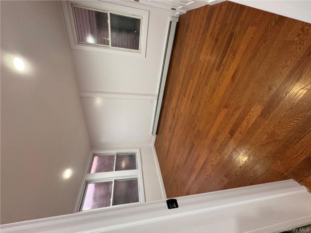  3 BR,  1.00 BTH &nbsp;Other style home in Elmhurst