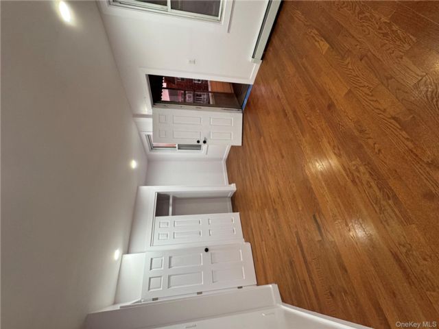  3 BR,  1.00 BTH &nbsp;Other style home in Elmhurst