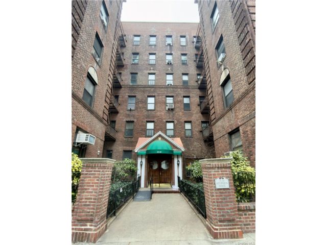  2 BR,  1.00 BTH &nbsp;Other style home in Jackson Heights