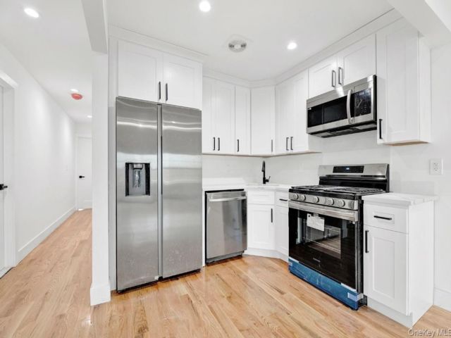  6 BR,  2.00 BTH &nbsp;House style home in Arverne