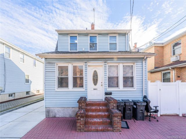  5 BR,  2.00 BTH &nbsp;House style home in Queens Village