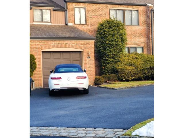  3 BR,  3.00 BTH &nbsp;Condo style home in North Hills