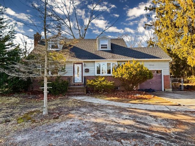  4 BR,  1.00 BTH &nbsp;Cape cod style home in Bay Shore