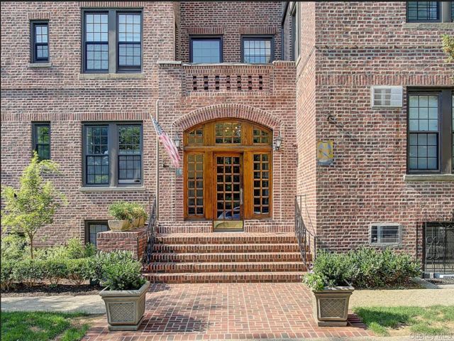 [Forest Hills Real Estate, listing number 7245447]