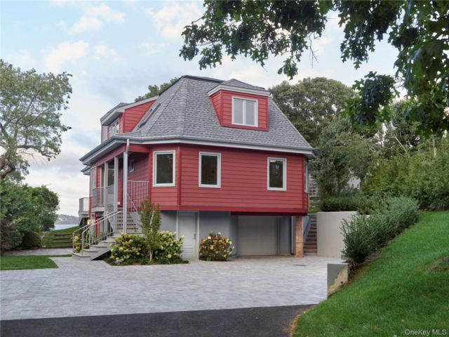  5 BR,  6.00 BTH &nbsp;Contemporary style home in Hampton Bays