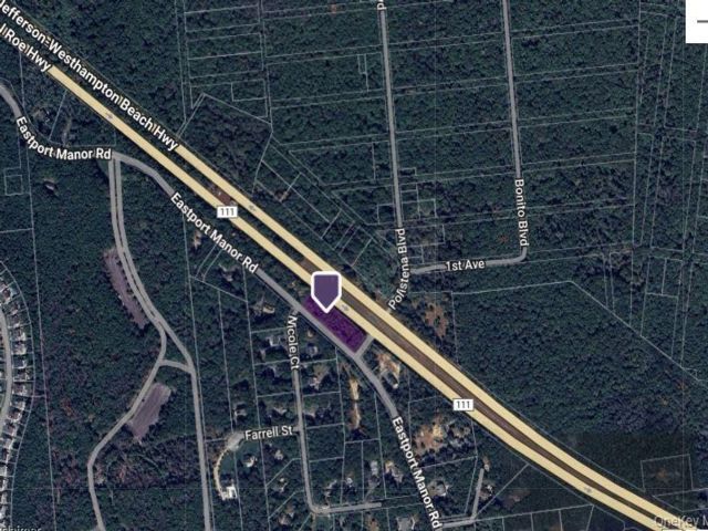 Lot <b>Size:</b>  &nbsp;House style home in Manorville