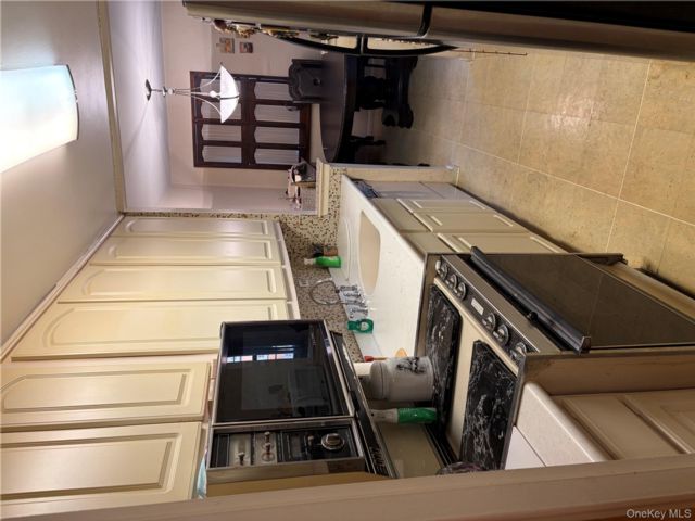  1 BR,  1.00 BTH &nbsp;Other style home in Howard Beach