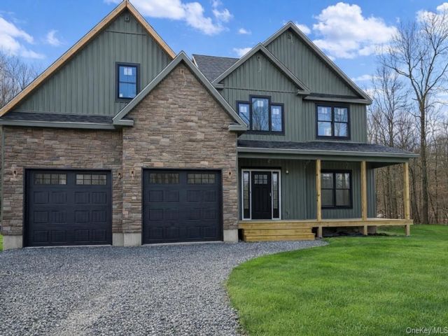  4 BR,  3.00 BTH &nbsp;Colonial style home in Cornwall