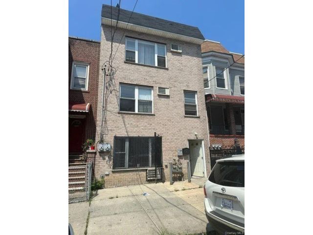  7 BR,  3.00 BTH &nbsp;Other style home in Morrisania
