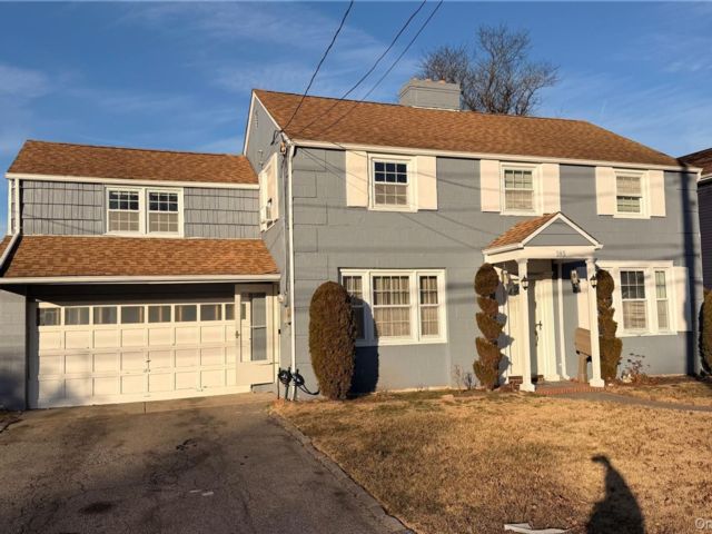  5 BR,  2.00 BTH &nbsp;Colonial style home in Hempstead