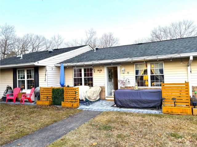  2 BR,  1.00 BTH &nbsp;Other style home in Ridge