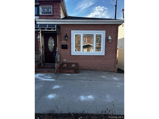  4 BR,  1.00 BTH &nbsp;Cape cod style home in Far Rockaway