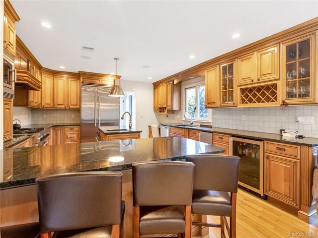 [PHOTO]