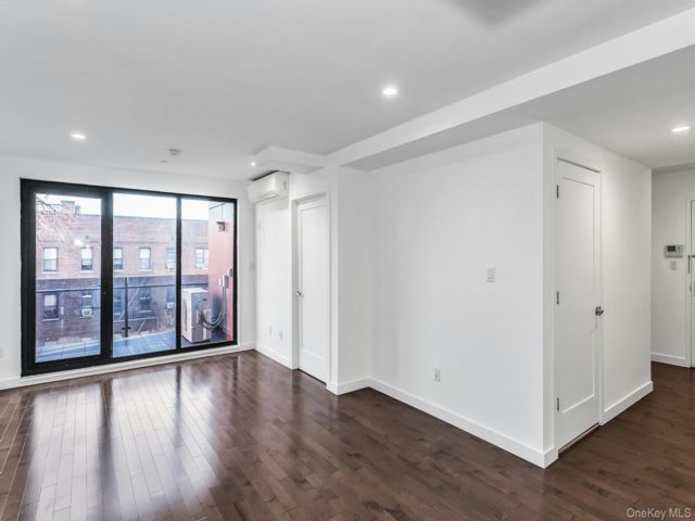  2 BR,  2.00 BTH &nbsp;Other style home in Bayside