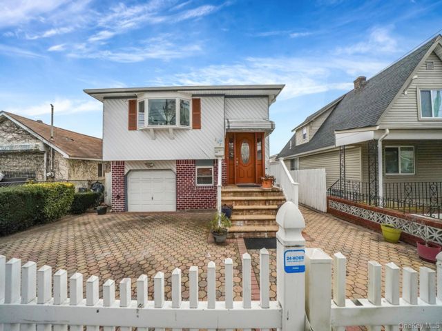  4 BR,  2.00 BTH &nbsp;Hi ranch style home in Hempstead