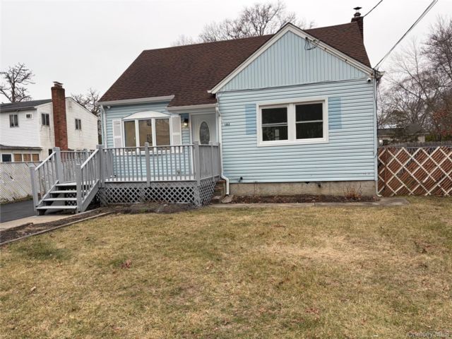  4 BR,  1.00 BTH &nbsp;Cape cod style home in Shirley